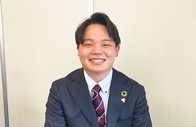 先輩社員